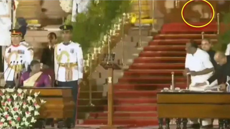 राष्ट्रपती भवनातील व्हायरल व्हिडिओमध्ये दिसणाऱ्या 'प्राणी'चे सत्य काय? पोलिसांचे निवेदन आले राष्ट्रपती भवनातील व्हायरल व्हिडिओमध्ये दिसणाऱ्या 'प्राणी'चे सत्य काय? पोलिसांचे निवेदन आले