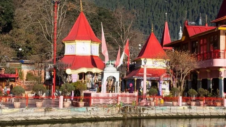 उत्तराखंडच्या नैना मंदिरात रील बनवण्यावर बंदी, कपड्यांबाबतही सूचना जारी उत्तराखंडच्या नैना मंदिरात रील बनवण्यावर बंदी, कपड्यांबाबतही सूचना जारी