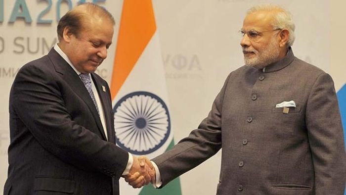 पंतप्रधान नरेंद्र मोदी आणि पाकिस्तानचे माजी पंतप्रधान नवाझ शरीफ यांची २०१५ मध्ये भेट झाली होती.