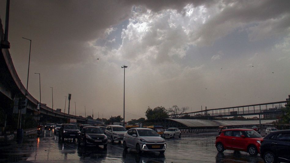 उष्म्यामध्ये दिलासादायक बातमी, गुजरातमध्ये मान्सूनचे आगमन, पावसाने दिला हा इशारा उष्म्यामध्ये दिलासादायक बातमी, गुजरातमध्ये मान्सूनचे आगमन, पावसाने दिला हा इशारा