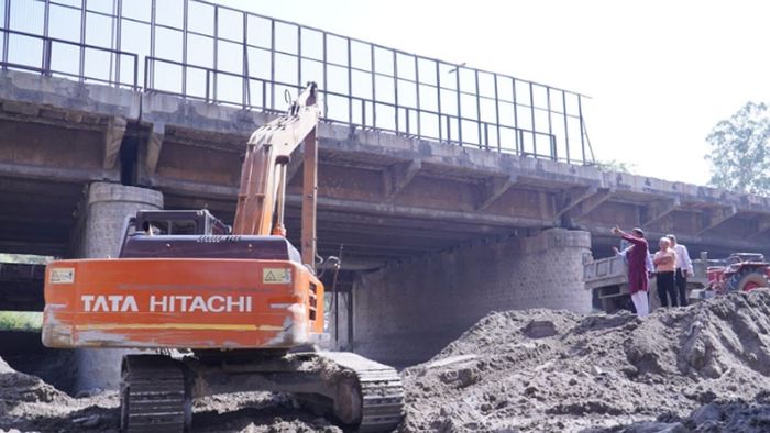 दिल्लीतील पुराचा सामना करण्याच्या तयारीत सरकार व्यस्त आहे