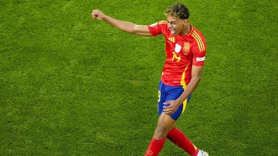 યુરો 2024ની ફાઇનલમાં સ્પેને 16 વર્ષના લેમિન યામલે રેકોર્ડ બનાવ્યો હતો યુરો 2024ની ફાઇનલમાં સ્પેને 16 વર્ષના લેમિન યામલે રેકોર્ડ બનાવ્યો હતો