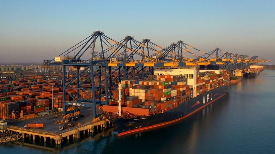 अदानी बंदरांना सर्वोच्च न्यायालयाचा मोठा दिलासा, गुजरात सरकारला 108 हेक्टर जमीन परत करावी लागणार नाही अदानी बंदरांना सर्वोच्च न्यायालयाचा मोठा दिलासा, गुजरात सरकारला 108 हेक्टर जमीन परत करावी लागणार नाही