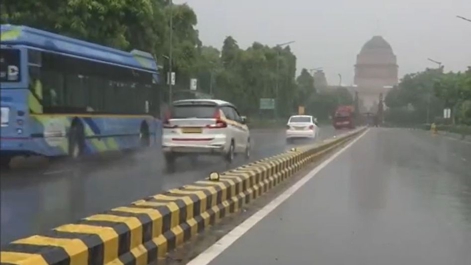 दिल्लीत काही ठिकाणी मुसळधार तर काही ठिकाणी कमी पाऊस, जाणून घ्या यामागील कारण. दिल्लीत काही ठिकाणी मुसळधार तर काही ठिकाणी कमी पाऊस, जाणून घ्या यामागील कारण.