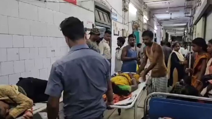 वीज पडून तिघांचा मृत्यू झाला