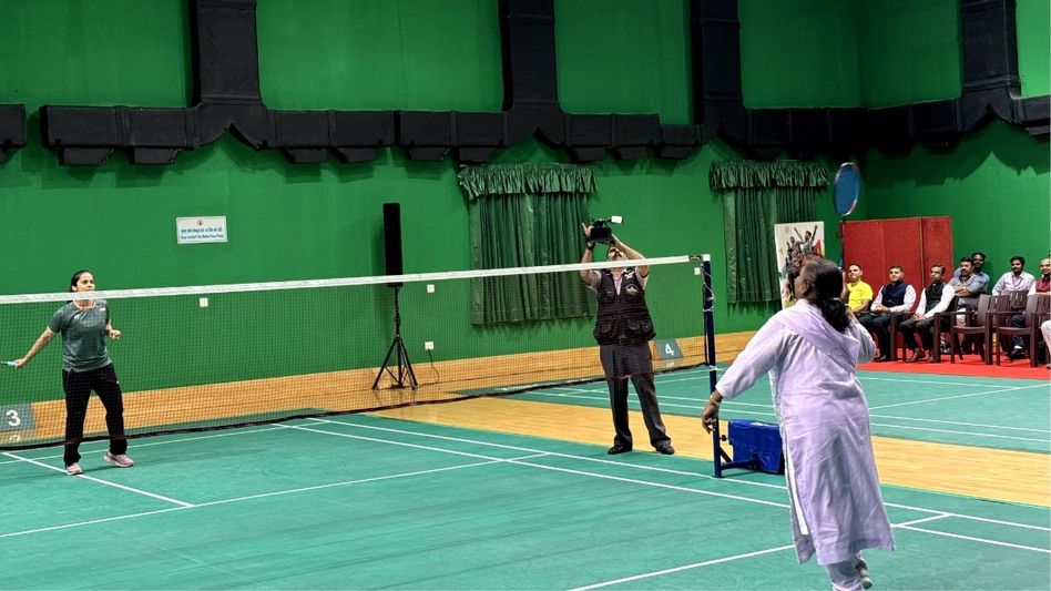 बॅडमिंटन कोर्टवर राष्ट्रपती आणि सायना नेहवालची स्पर्धा, राष्ट्रपतींनी दिले कडवे आव्हान, Video बॅडमिंटन कोर्टवर राष्ट्रपती आणि सायना नेहवालची स्पर्धा, राष्ट्रपतींनी दिले कडवे आव्हान, Video