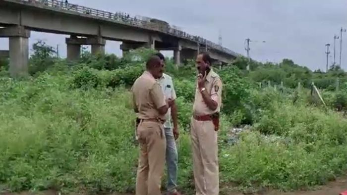 घटनेनंतर पोलीस तपासासाठी दाखल झाले.