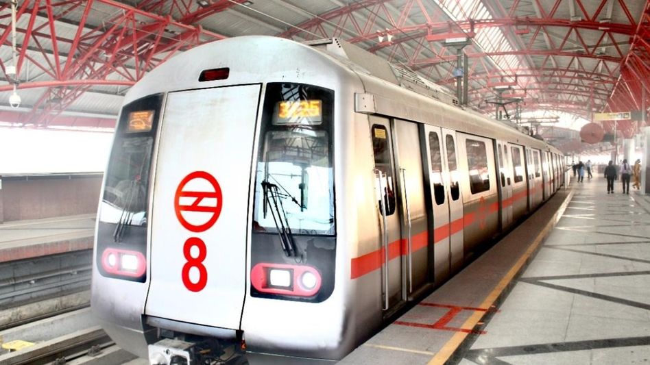 काश्मिरी गेट स्थानकावर टीबीने ग्रस्त असलेल्या वृद्धाने मेट्रोसमोर उडी मारली, पोलिसांना सुसाईड नोट सापडली. काश्मिरी गेट स्थानकावर टीबीने ग्रस्त असलेल्या वृद्धाने मेट्रोसमोर उडी मारली, पोलिसांना सुसाईड नोट सापडली.