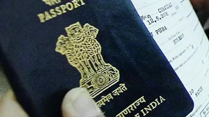 दिल्ली पोलिसांनी 100 बनावट एजंटला अटक केली