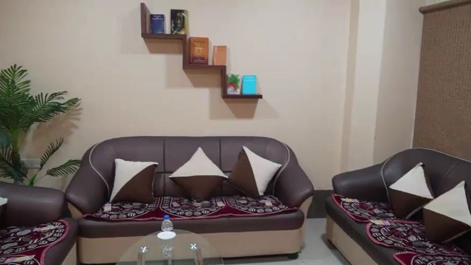 फूट मसाजर, ध्यान कक्ष, खाजगी एसी क्युबिकल्स... पूर्व रेल्वे लोको पायलटना या विशेष सुविधा पुरवत आहे. फूट मसाजर, ध्यान कक्ष, खाजगी एसी क्युबिकल्स... पूर्व रेल्वे लोको पायलटना या विशेष सुविधा पुरवत आहे.