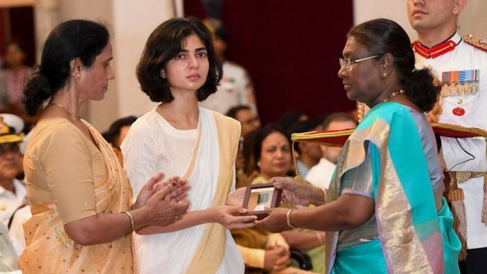 कॅप्टन अंशुमन सिंग पत्नी स्मृती