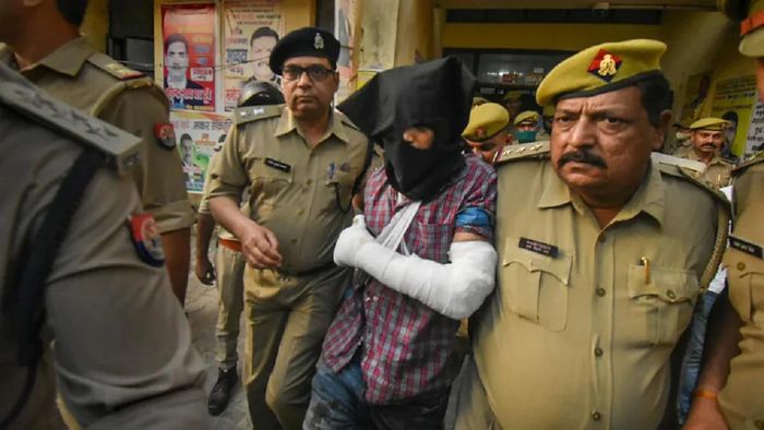 મુર્તઝા પોલીસ કસ્ટડીમાં (ફાઇલ ફોટો)