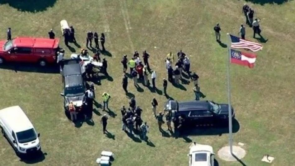 अमेरिका: जॉर्जियाच्या शाळेत प्रचंड गोळीबार, 4 ठार, 30 जखमी अमेरिका: जॉर्जियाच्या शाळेत प्रचंड गोळीबार, 4 ठार, 30 जखमी