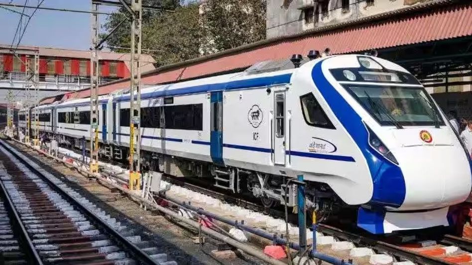 लखनौहून पाटण्याला जाणाऱ्या वंदे भारत ट्रेनवर दगडफेक लखनौहून पाटण्याला जाणाऱ्या वंदे भारत ट्रेनवर दगडफेक