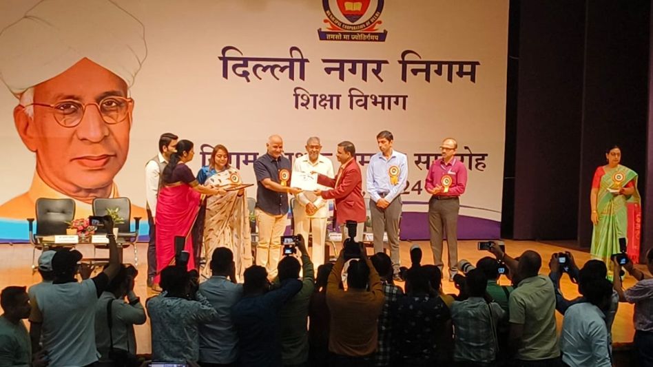 '17 મહિના સુધી દરરોજ 8થી 10 કલાક અભ્યાસ કર્યો', સિસોદિયાએ શિક્ષક દિવસ પર જેલમાં વિતાવેલા દિવસો યાદ કર્યા '17 મહિના સુધી દરરોજ 8થી 10 કલાક અભ્યાસ કર્યો', સિસોદિયાએ શિક્ષક દિવસ પર જેલમાં વિતાવેલા દિવસો યાદ કર્યા