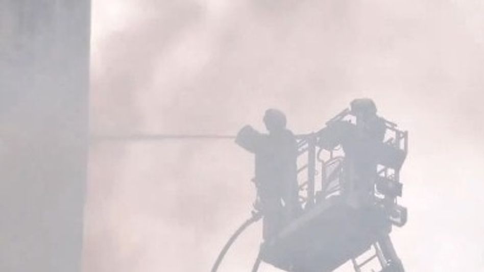 મુંબઈઃ ટાઈમ્સ ટાવરમાં ભીષણ આગ લાગી, અનેક ફાયર એન્જિન ઘટનાસ્થળે પહોંચી. - Mumbai: Huge fire breaks out in Times Tower, several fire engines reached the spot -