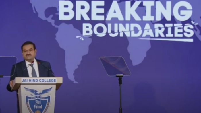 गौतम अदानी यांचे हिंद महाविद्यालयात भाषण