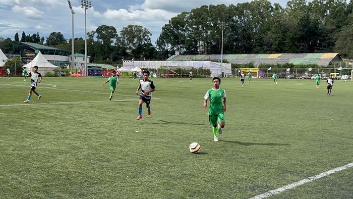 ચાર ડાઉન્સ અને એક કૌંસ.