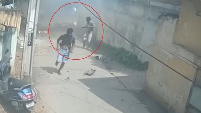 फटाक्यांच्या पिशवीत स्फोट