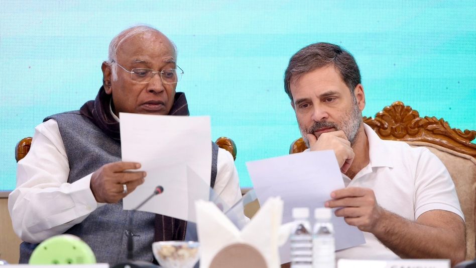 'खरगे जी कारवाई करा...', राहुल गांधी CWC बैठकीत काँग्रेस अध्यक्षांना म्हणाले 'खरगे जी कारवाई करा...', राहुल गांधी CWC बैठकीत काँग्रेस अध्यक्षांना म्हणाले