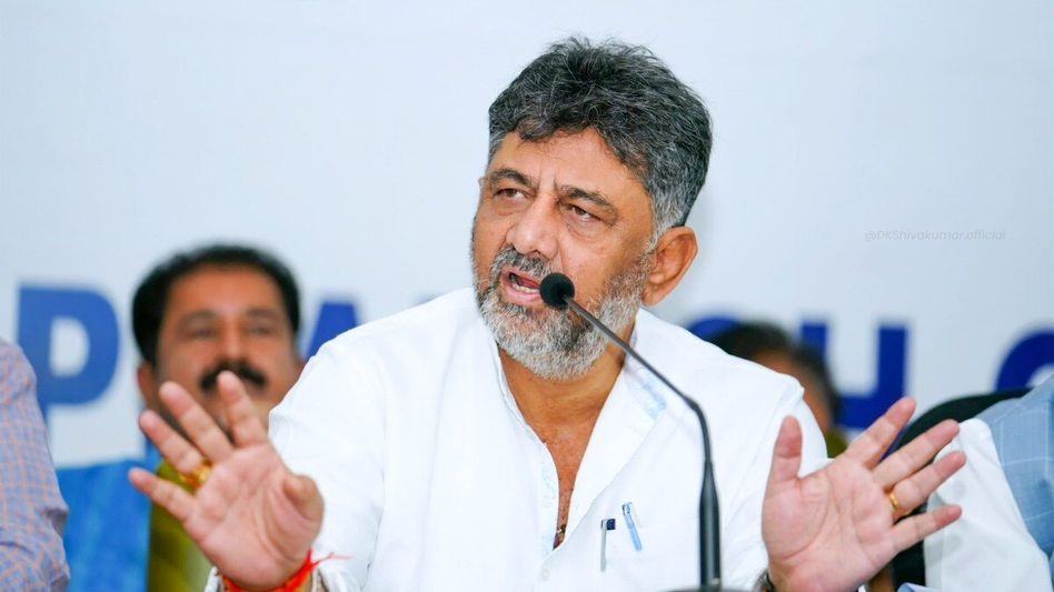 'पक्षाला वाटेल ते मी करेन...', कर्नाटकचे पुढचे मुख्यमंत्री होण्याच्या प्रश्नावर डीके शिवकुमार म्हणाले. 'पक्षाला वाटेल ते मी करेन...', कर्नाटकचे पुढचे मुख्यमंत्री होण्याच्या प्रश्नावर डीके शिवकुमार म्हणाले.