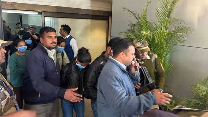 अमेरिकेतून हद्दपार केलेले नागरिक अहमदाबादला पोहोचले