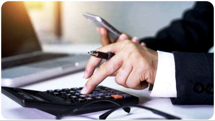 DA কত শতাংশ, পুজোর মাসে কত টাকা বাড়তে পারে সরকারি কর্মীদের? রইল অঙ্ক।