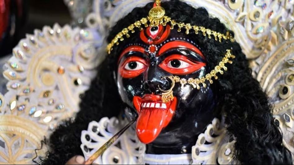কালীপুজোয় রাত জাগার প্ল্যান? কয়েকটি বিষয় মাথায় না রাখলেই বিপদ