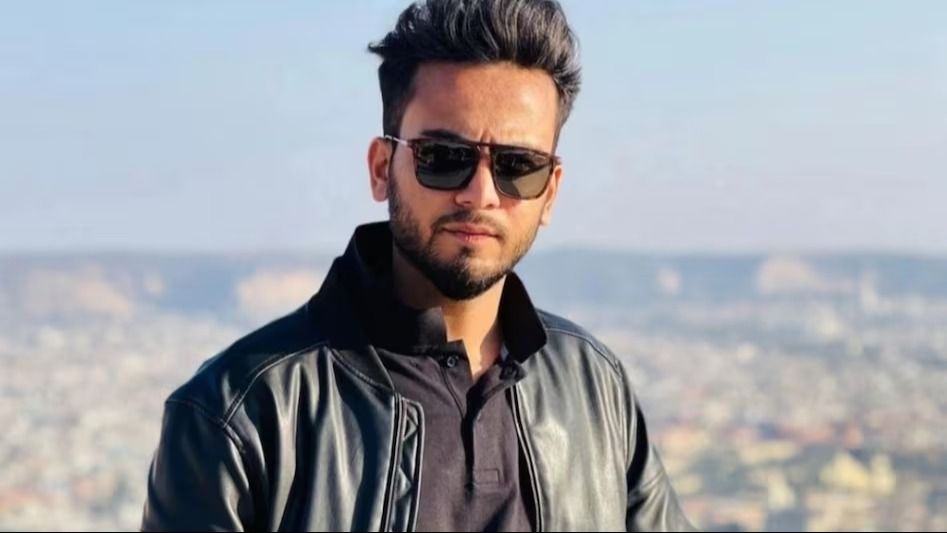 ৫ কোবরা সাপ-বিষ উদ্ধার নয়ডায়, কাঠগড়ায় বিগ বস OTT বিজয়ী এলভিস যাদব ৫ কোবরা সাপ-বিষ উদ্ধার নয়ডায়, কাঠগড়ায় বিগ বস OTT বিজয়ী এলভিস যাদব