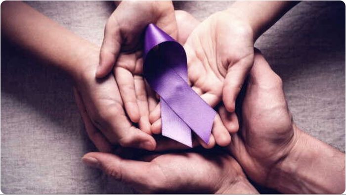 পরিবারের কারও ক্যান্সার আছে? আপনারও যে যে সতর্কতা নেওয়া জরুরি।