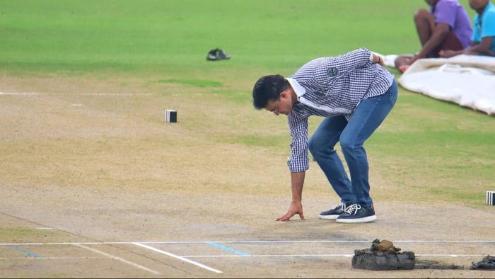 ইডেনের পিচ দেখছেন সৌরভ