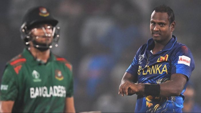 শাকিবকে আউট করে ম্যাথিউজ