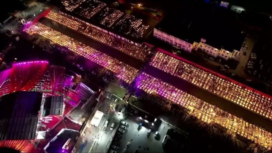 अयोध्या में बना दीये प्रज्ज्वलित करने का गिनीज वर्ल्ड रिकॉर्ड अयोध्या में बना दीये प्रज्ज्वलित करने का गिनीज वर्ल्ड रिकॉर्ड