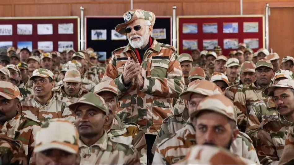 पीएम मोदी ने हिमाचल प्रदेश में सुरक्षा बलों के साथ दिवाली मनाई पीएम मोदी ने हिमाचल प्रदेश में सुरक्षा बलों के साथ दिवाली मनाई