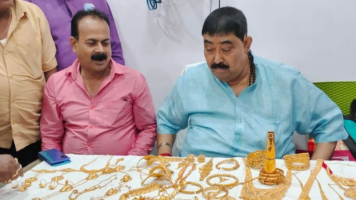 অনুব্রত মণ্ডল।