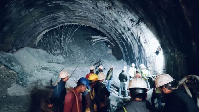 উত্তরকাশীতে সুড়ঙ্গে ধস