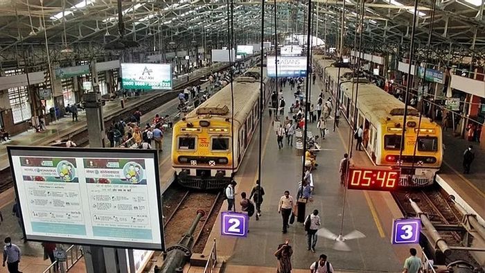 Mumbai local train delayed due to technical snag
