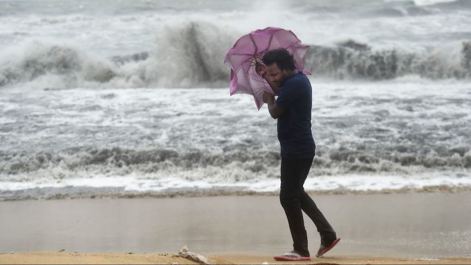 নিম্নচাপের জেরে দুর্যোগ, কালই ভারী থেকে অতি ভারী বৃষ্টি শুরু, সতর্কতা জারি নিম্নচাপের জেরে দুর্যোগ, কালই ভারী থেকে অতি ভারী বৃষ্টি শুরু, সতর্কতা জারি