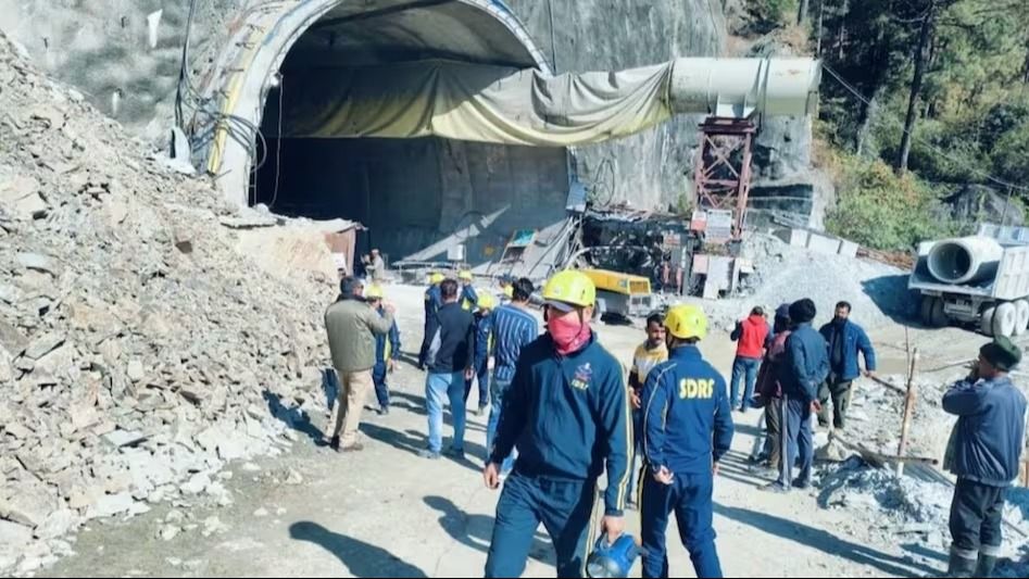 সুড়ঙ্গে আটকে পড়া শ্রমিকদের কাছে পৌঁছল পাইপ, পাঠানো হবে খিচুড়ি-রুটি-সবজি সুড়ঙ্গে আটকে পড়া শ্রমিকদের কাছে পৌঁছল পাইপ, পাঠানো হবে খিচুড়ি-রুটি-সবজি