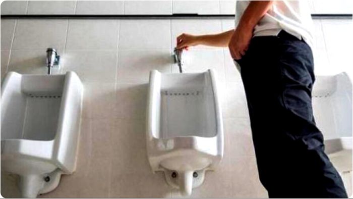 প্রস্রাবের সময় এই ৪ সমস্যা কিডনির অসুখের লক্ষণ, ভুলেও অবহেলা করবেন না।