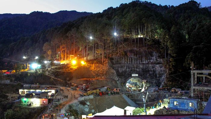 উত্তরকাশী সুড়ঙ্গে চলছে উদ্ধারকাজ