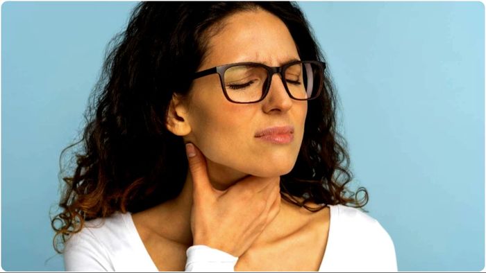 শীত পড়তেই টনসিলের ব্যথায় ভুগছেন? এই ঘরোয়া উপায়ে আরাম পাবেন ৫ মিনিটেই!