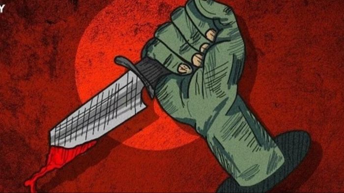 স্কুলে ঢুকে নাবালিকার গলায় ছুরি যুবকের