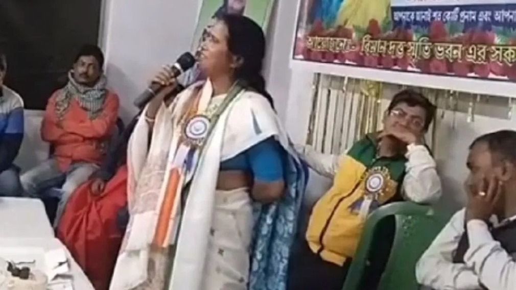 বাংলাদেশিদের নাম ভোটার তালিকায় তুলতে নির্দেশ তৃণমূলনেত্রীর! ভিডিও ঘিরে বিতর্ক