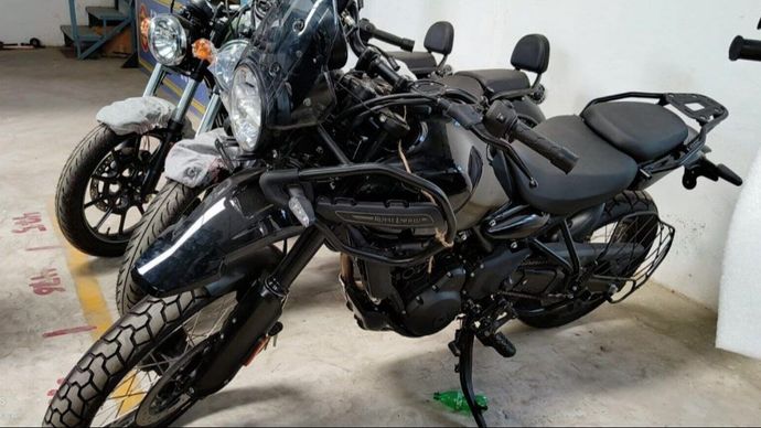 नई हिमालयन में राउंड शेप का इंस्ट्रूमेंट कंसोल दिया गया है नई हिमालयन में राउंड शेप का इंस्ट्रूमेंट कंसोल दिया गया है