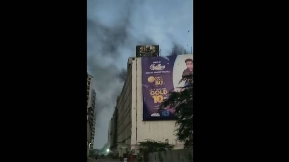 Pakistan: At least 11 killed after a major fire breaks out in Karachi's RJ mall Pakistan: At least 11 killed after a major fire breaks out in Karachi's RJ mall