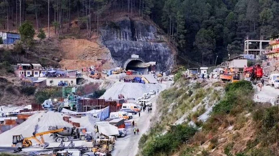উত্তরকাশীতে চালু 'প্ল্যান বি', উপর থেকে উল্লম্ব খনন শুরু উদ্ধারকারীদের উত্তরকাশীতে চালু 'প্ল্যান বি', উপর থেকে উল্লম্ব খনন শুরু উদ্ধারকারীদের