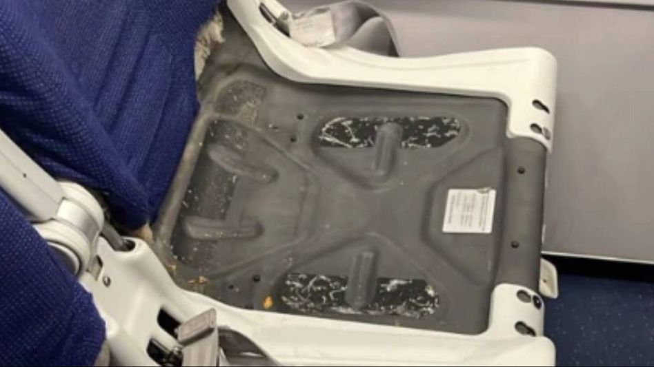 Passenger complains after finding seat cushion missing on IndiGo flight, slams airlines Passenger complains after finding seat cushion missing on IndiGo flight, slams airlines