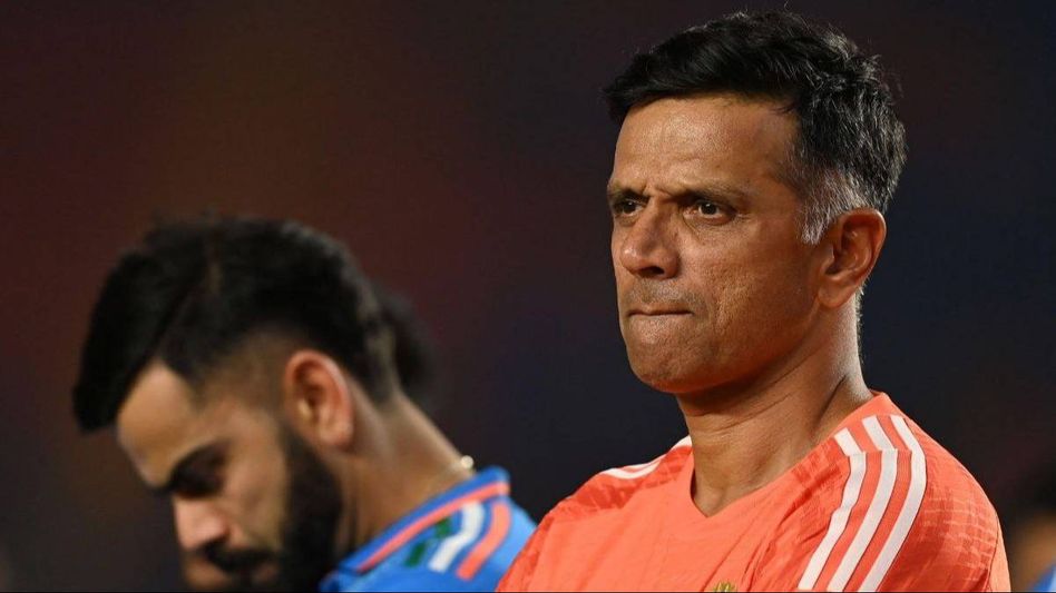 টিম ইন্ডিয়ার কোচ বদল হচ্ছে? আপাতত দ্রাবিড়কেই চায় BCCI টিম ইন্ডিয়ার কোচ বদল হচ্ছে? আপাতত দ্রাবিড়কেই চায় BCCI