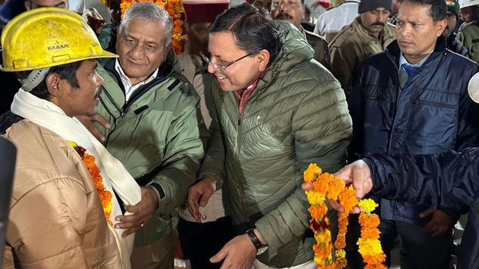 Uttarkashi में सभी 41 मज़दूरों को सुरक्षित बाहर निकाल लिया गया है Uttarkashi में सभी 41 मज़दूरों को सुरक्षित बाहर निकाल लिया गया है